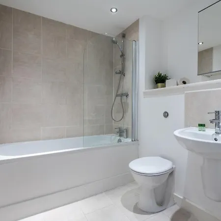 Host & Stay - Central Balcony Apt Liverpool Exterior photo