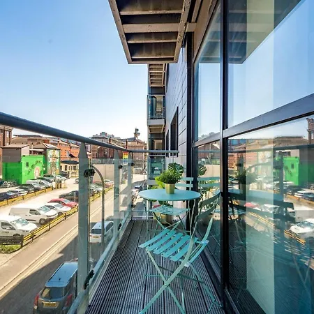Host & Stay - Central Balcony Apt Liverpool Exterior photo