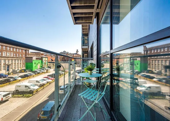 Host & Stay - Central Balcony Apt